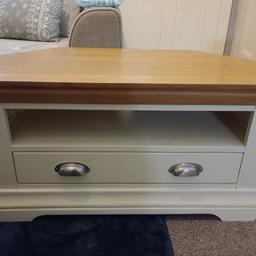 Farmhouse cream oak coffee table with drawers:
In very good condition with minor wear and tear in places
Dimensions are : W890mm x D550mm x H470mm
Farmhouse cream oak TV unit with drawer:
In very good condition with minor wear and tear in places
Dimensions are: W900mm x D440mm x H480mm

Collection only please
£150 Ono for the set
Selling for £314.99 and £349.99 on top furnitures website.