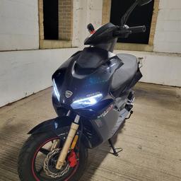 Hits 50mph down hill 
Taxed till Jan 2025
Mot till September 2024
Runs, 0 problems!
Comes with bottle of spare performance oil (£45) 
Comes with a bike cover (slightly damaged) 
Upgrades : 
- derestricted + tuned ecu and variator bush (£140 with receipt) 
- new CVT kit (£66 with receipt) 
Flaws : 
Usual wear and tear on tlc 
Left side on the front has a minimal crack (shown in photo)

open to sensible offers 
bike comes with 200+ worth of upgrades 
any questions send me a message