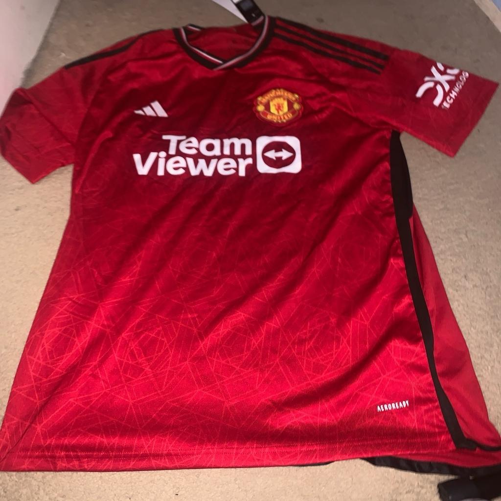It is a new Manchester United shirt 23/24 season I’m selling it as I bought the wrong size but it is new and comes in original packaging