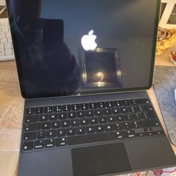 ipad Pro 4 generation (2020)
works perfectly crack on screen with a few scratches but doesn't effect the use.

comes with hardback keyboard case and an engraved pencil that has (everton Fc ) comes with charger but not original charger