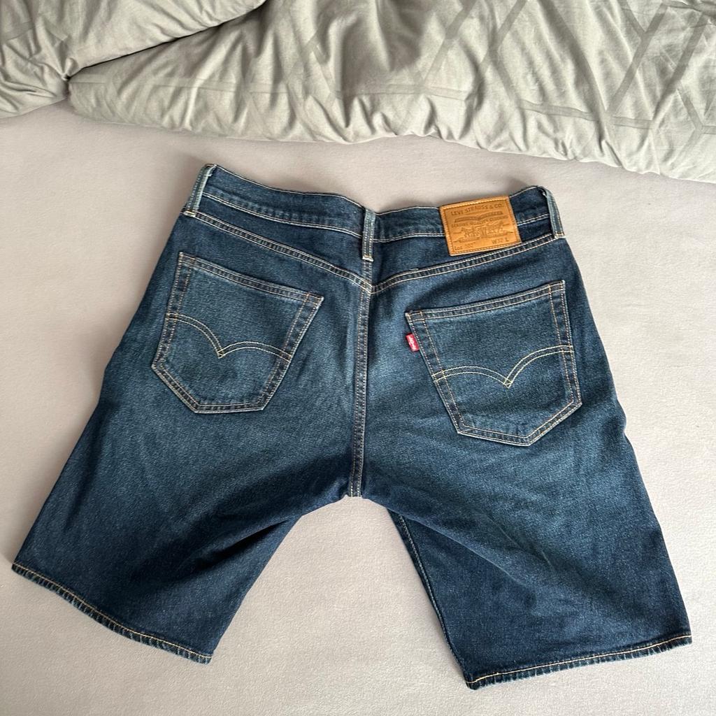 Verkaufe meine wenig getragenen Levi’s Jeans Shorts in blau
