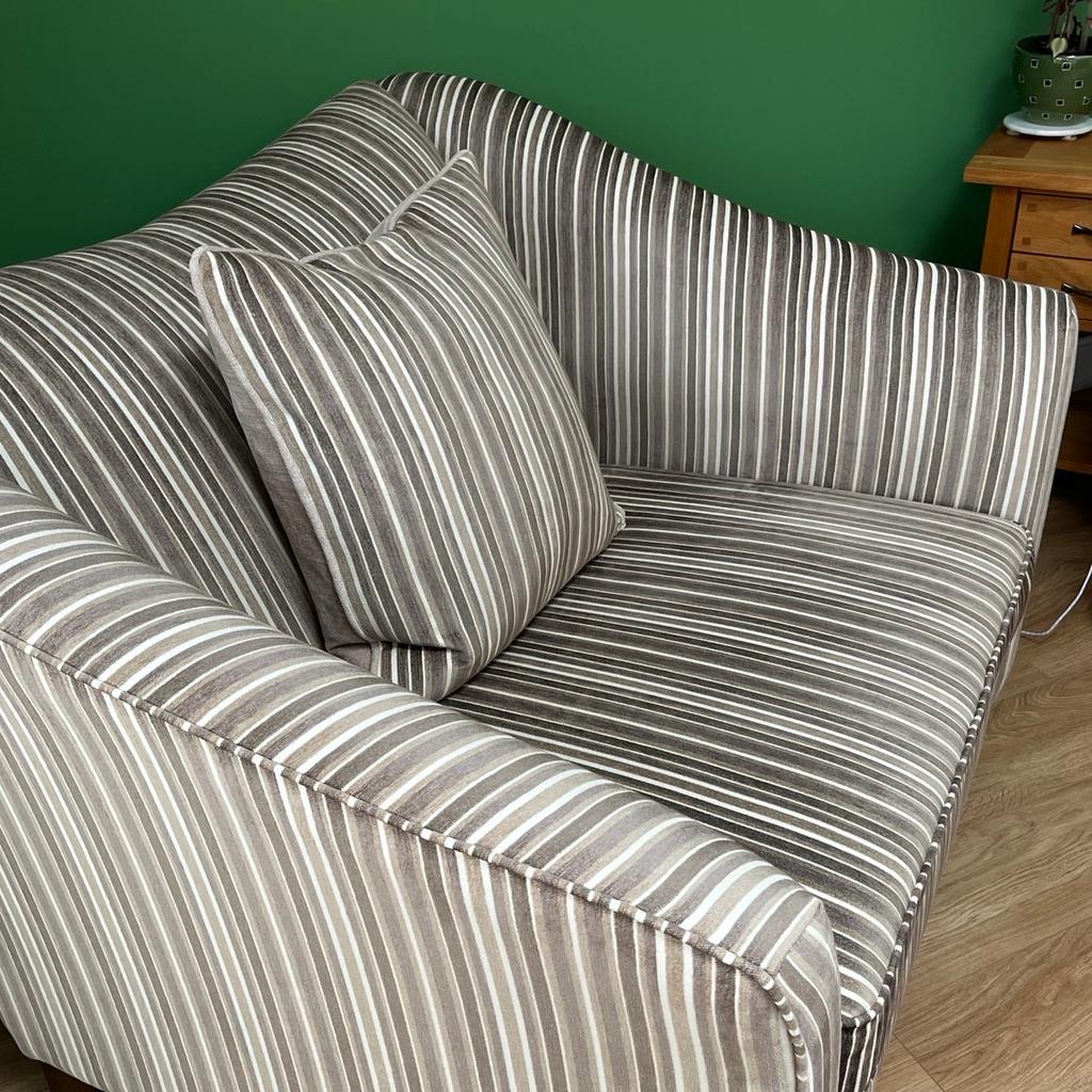 Chair (Cuddle seat style)

Bigger enough for 2 people

Colour - green/grey stripes
Purchased from John Lewis

Measurements
Width - 1220mm
Depth -1020mm
Height - 880mm

Excellent condition
From a non pet & no smoking home