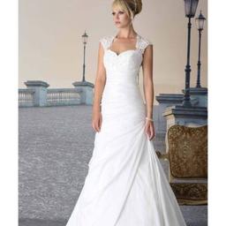 Edles Hochzeitskleid mit Seitenschleppe, makellos, 1 mal getragen, vollständig gereinigt