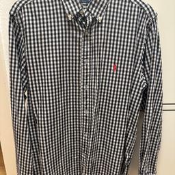Verkauft wird ein Polo Ralph Lauren Hemd in L (SlimFit) in kariertem Muster. Das Hemd befindet sich in einem guten Zustand.
