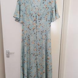 In Excellent condition gorgeous and beautiful summery button maxi dress.
Size: 12

* Have a look at my other item's :)