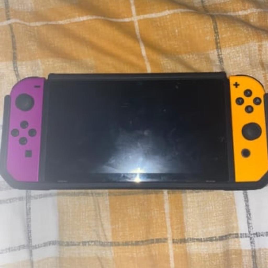 It works fine and also has a case on the back it doesn’t come with the charger it’s just the Nintendo