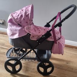 mamma's and papas pram set. comes with the cover, changing bag, under rack. 
folds down.