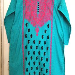 BRAND NEW!! Salwar Kameez outfit Kurti style. Includes scarf & trousers
Size: M but more like a small

* Have a look at my other item's :)