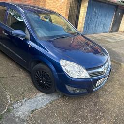 Car running smoothly and no problems full service history and one key