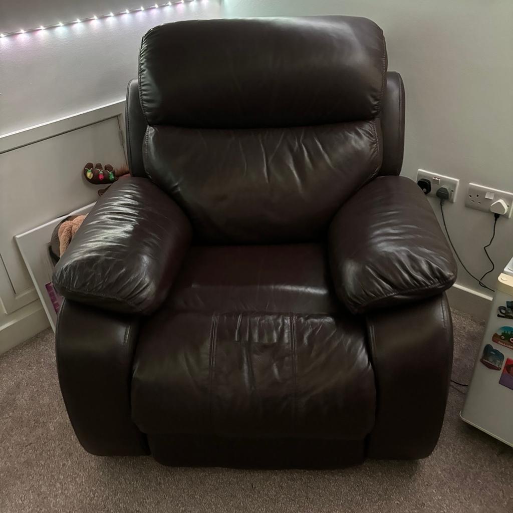 Large leather brown recliner armchair (no sign of wear and tear)