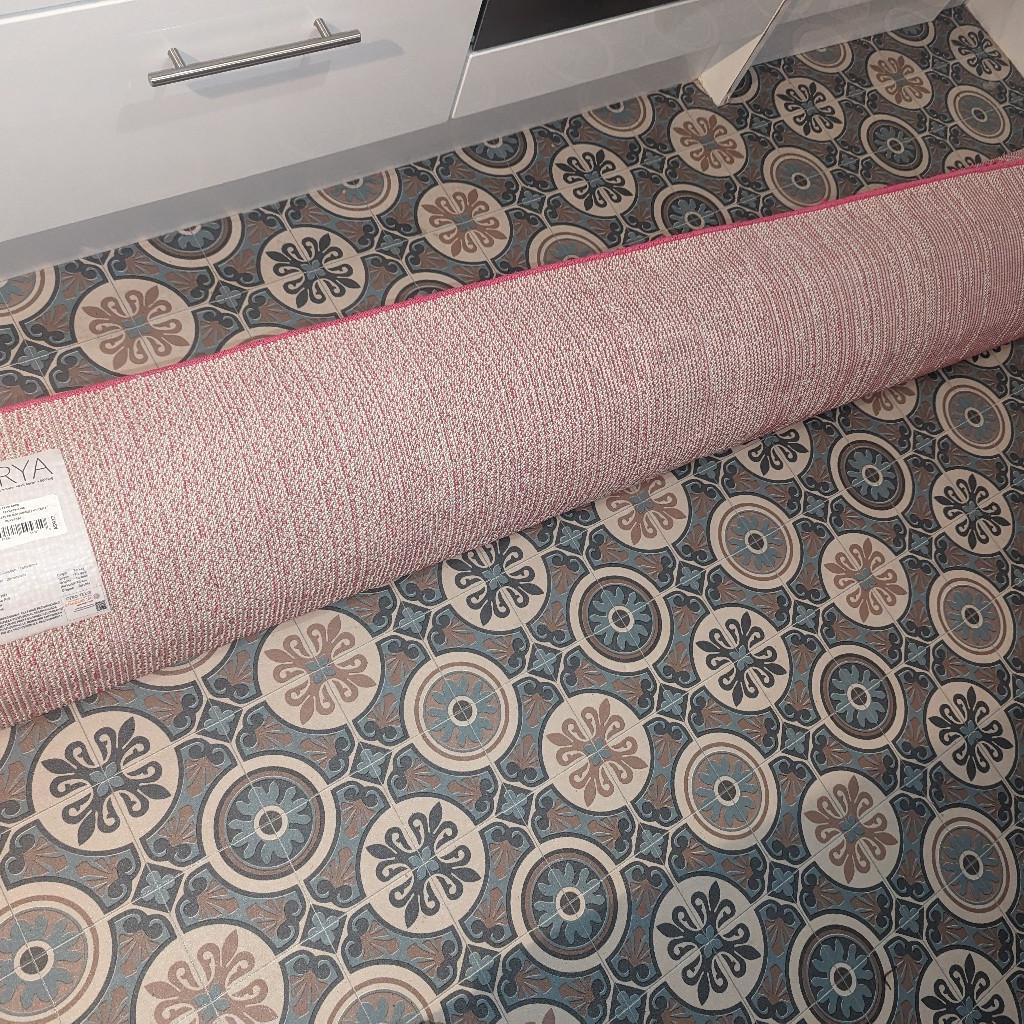 Brand new rug. Ordered off Amazon and it is too big for my living room (without moving heavy furniture to make it fit) so selling. It was kept in packaging until opened a few days ago so practically brand new without wrapping. We can't return as 30 days have passed. 200cm x 290cm gorgeous pink colour. It is super soft, plush and doesn't shed (see pics for details)

Collection BD2 asap.