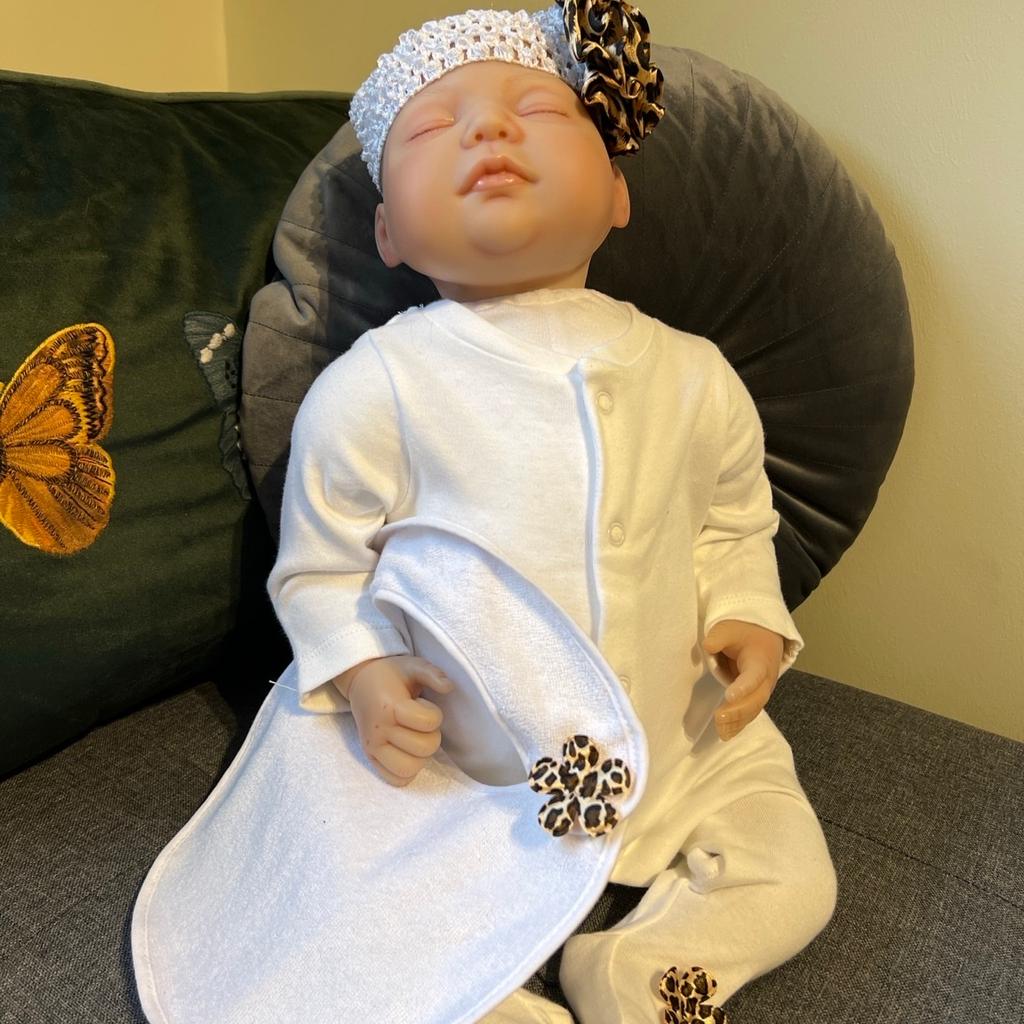 Cherish Aria Reborn Doll with hand painted hair. In perfect condition with original clothes. Looks very realistic and beautiful. Collection only.