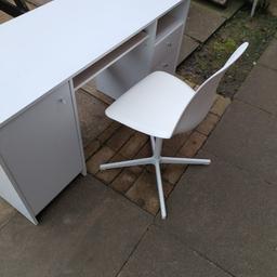 Computer desk and office chair white colour good condition strong. Le39la Leicester