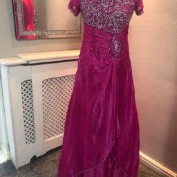 This is a tailor made dress


You tube video of the dress - link below


https://youtube.com/shorts/SZ19gyqS_xk?si=DvZI7YYOhO7KW3v1



Suitable for prom, bridesmaid or for Indian/Asian/Pakistani party wear


Would suit ladies size 4-6 or a teenager


Please see measurements below


Colour fuchsia pink


Rhinestone detail - please note some stones/beadwork could be missing here and there


Netting underneath

Short sleeves

Zip fastening at back

Used condition


Measurements - all Approx


Length 137cm


Shoulder 38cm


Armpit to armpit 44cm


Sleeves length 13cm


Sleeves width 13.5 cm




Any questions please ask


Please see my other items for sale