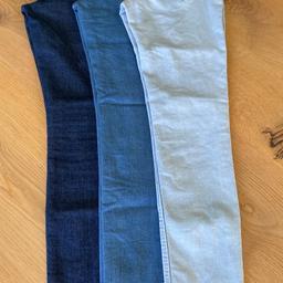 Die helle Hose wurde gerne getragen, trotzdem sehr guter Zustand - € 3,-
Die beiden dünkleren Hosen sind neuwertig - je € 5,-