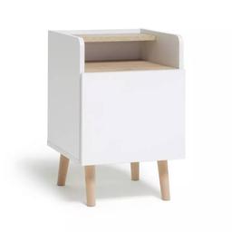 Habitat Skandi 1 Drawer Bedside Table - White Two Tone

💥New/other. Flat packed in the box💥

Made of melamine and solid wood.
1 drawer with metal runners
Size H59.5, W40, D41.8cm.
Internal drawer H25.1, W38.7, D39.8cm.
Weight 16kg

💥Check our other items💥