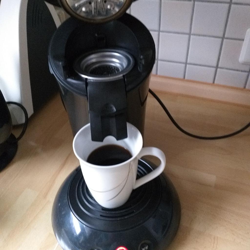 Pad- Kaffeemaschine, schwarz, Philips Senseo, guter sauberer Zustand,
natürlich voll funktionsfähig, wegen Platzmangel abzugeben,