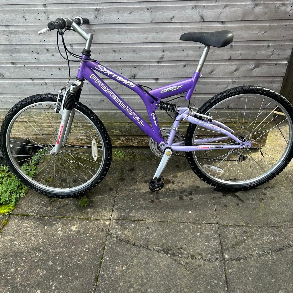 Adult mountain bike
Good condition £50 no offers
all other offers will be ignored
26 inch wheels
18 inch frame
18 gears
Full suspension
Everything works as it should nothing wrong with it
Collection Willenhall Walsall West Midlands or
⛽️ £5 local delivery
NO BIRMINGHAM DELIVERIES
NO BEST PRICE LAST PRICE NONSENSE
FIRST COME FIRST SERVED
NO COURIERS