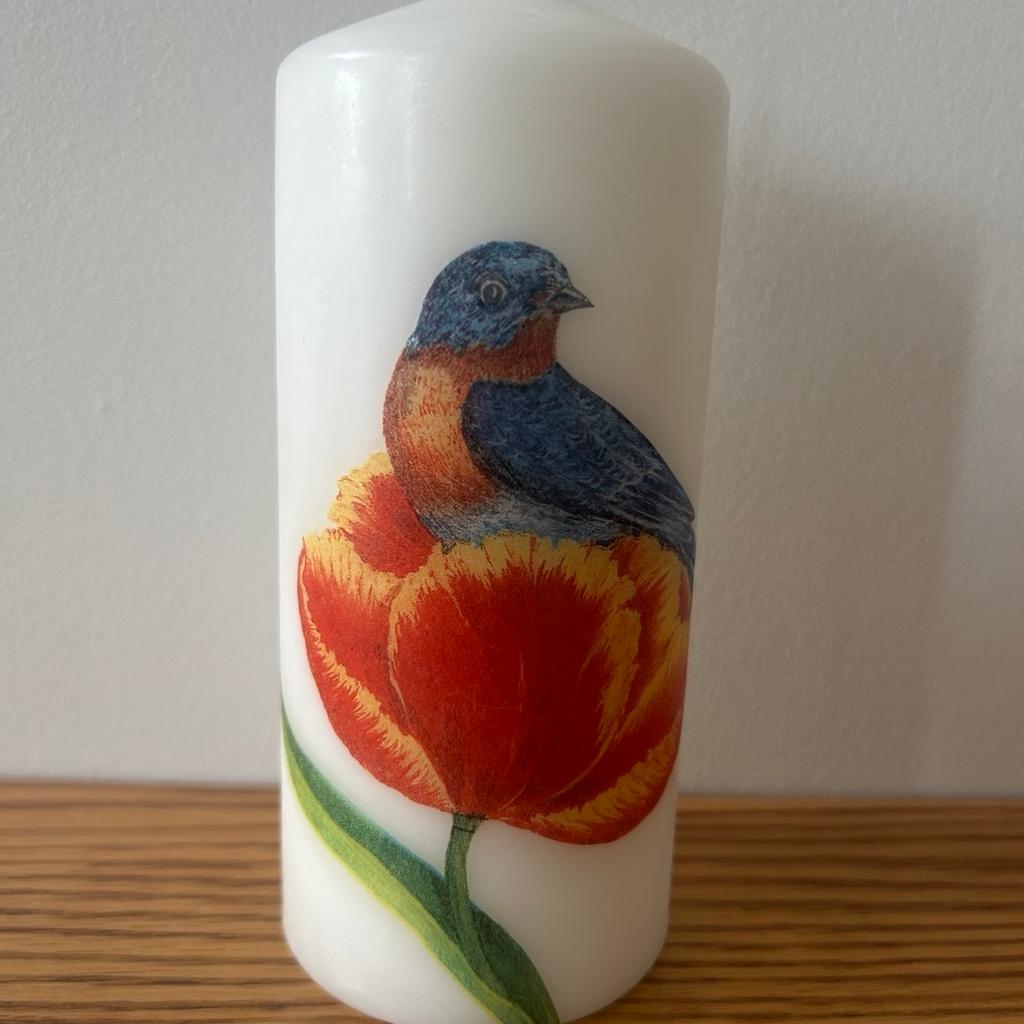 💕Beautiful bird sitting in a tulip 💕

Handmade decoupaged pillar candle decoration.
Individually handmade
Comes Gift wrapped.
Handmade decoupage decorative pillar candle decoration.
Medium sized 15 cm in height.
Great little gifts for any occasion - or to treat yourself
Made in a smoke free pet free environment