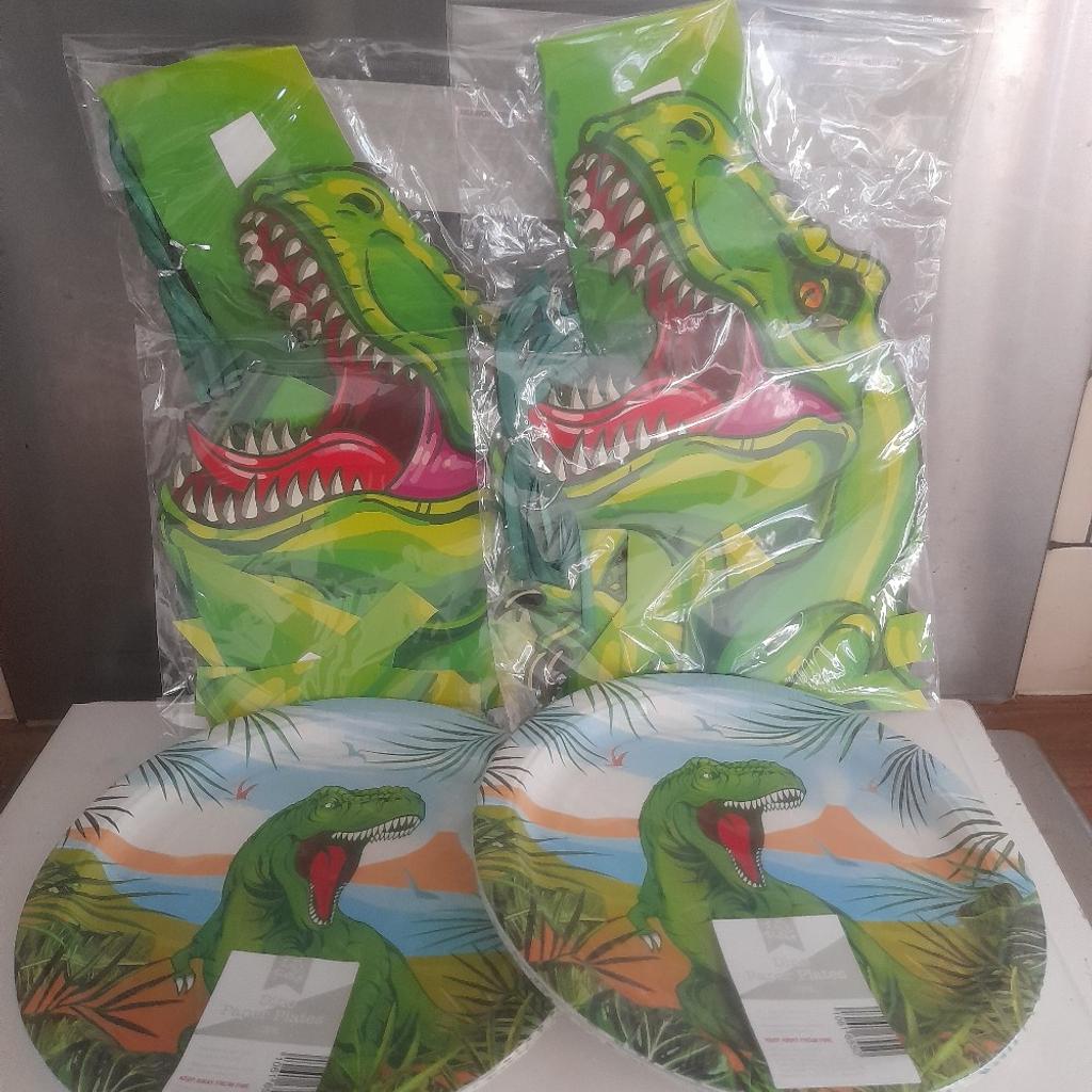 2 packs Dinosaur bunting, each 2.5 metres long. 2 packs of 10 Dinosaur paper plates. All proceeds to Freddies Felines cat rescue