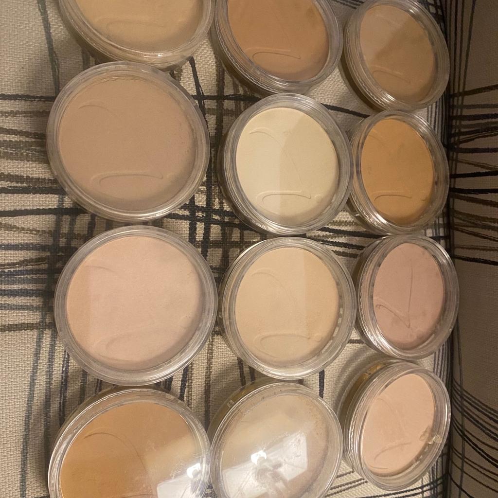 PurePressed Base Mineral Foundation

BARE-BUT-BETTER COVERAGE
	•	Lightweight, multitasking foundation, concealer and sunscreen.
	•	Medium-to-full coverage with a skin-like, semi-matte finish.
	•	Hydrating, non-cakey formula won’t dry skin or settle in fine lines.
	•	Creamy texture builds and blends easily for a filter-like appearance.
	•	Micronized minerals lay flat and bind together while allowing skin to breathe.
	•	26 shades.
	•	An SPF 20/15 foundation, UVA/UVB PA++ rating.
	•	Water resistant up to 40 minutes.

RP is £39+ these are all second hand but in very good condition and are being sold for £5 each.

Would be happy to consider an offer on a bulk buy.

Have 4 different shades:
* Sweet Honey
* Riviera
* Golden Tan
* Autumn

Collection available from W10 or TW7, offers considered and bulk order discounts available alongside other items.
All dispatched via tracked delivery