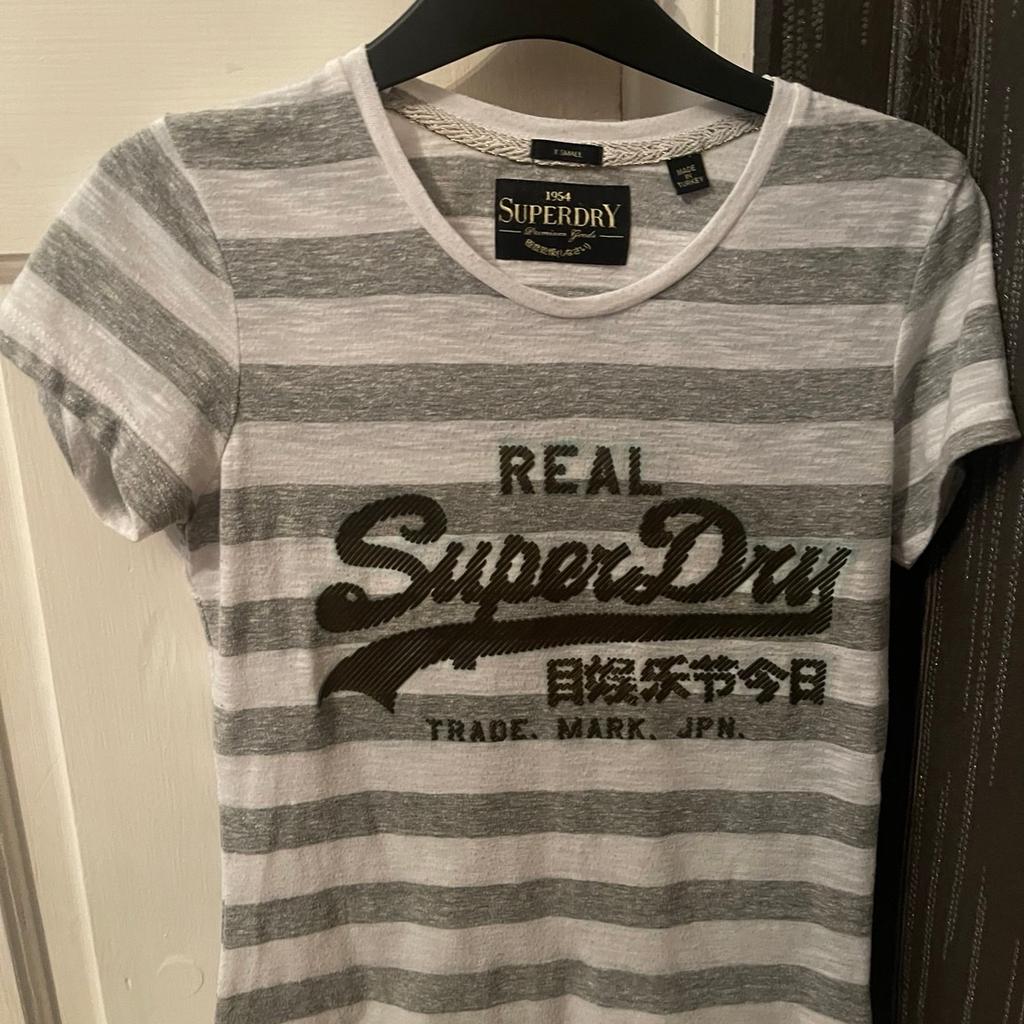 Superdry t shirt, only been worn a few times so still has lots of wear out of it. The size is extra small. £10 or nearest offer. Puo prestwich.