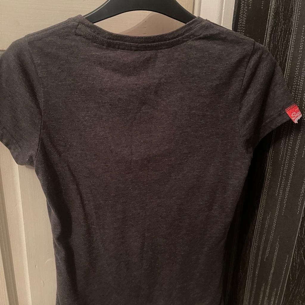 Superdry t shirt, only been worn a few times so still has lots of wear out of it. The size is extra small. £5 or nearest offer. Puo prestwich.