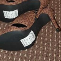 Leopard heels 
Size 5
Tie strap and cut out on the side
Newlook £24.99
10cm heel
Brand new