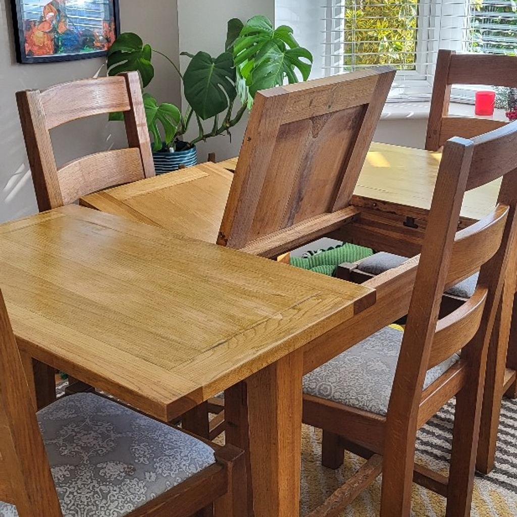 solid Oak Dining Table... no longer needed. Table is adjustable in the middle to make larger. one of chairs us slightly damaged by dog!!. Good condition please collect. very heavy