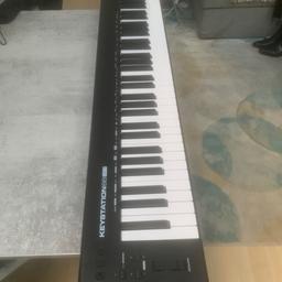 Latge piano keyboard with many functions.

Sadly without cables