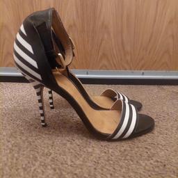 River Island
Stripey heels
Black & white
Size 6
Worn twice
