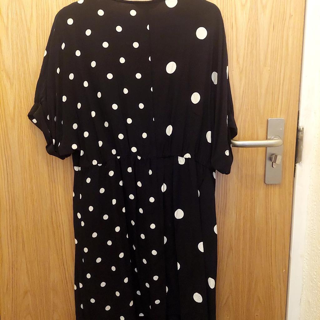 Miss Selfridge
Polka dot dress
Size 14
Worn twice