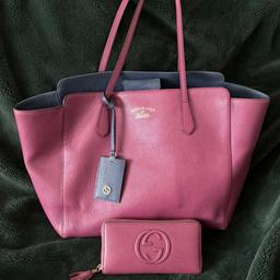 Very good conditions Gucci Dark Pink Tote Bag. Condition is Used. Dispatched .
Spacious bag
Some areas of wear as shown/please look on the picture .
selling matching purse also I’m happy open offer too .