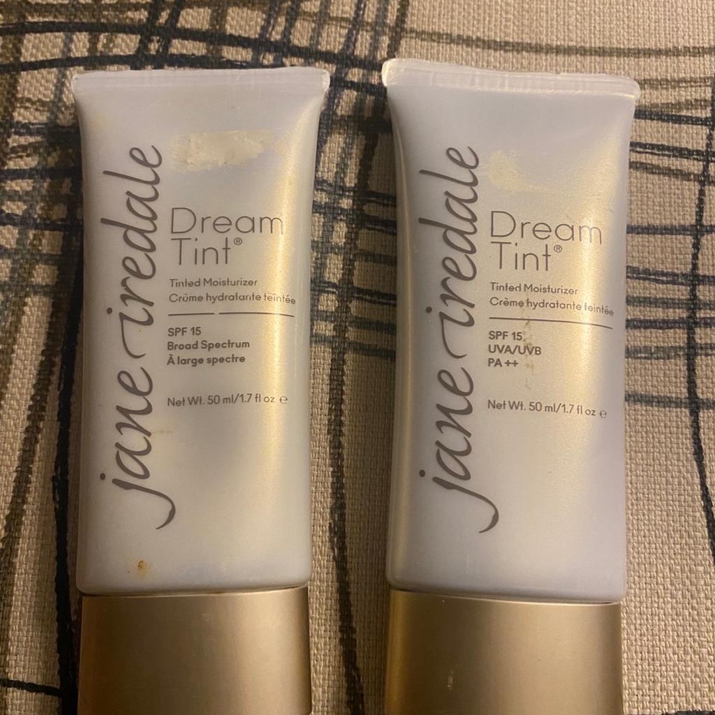 Dream Tint Tinted Moisturizer SPF 15

	•	Formulated with lightweight minerals, a tinted moisturizer that not only hydrates and provides sheer to medium coverage, but helps prevent trans-epidermal water loss.
	•	Calms and soothes.
	•	Water resistant to 40 minutes.
	•	SPF 15 broad spectrum (UVA/UVB) sun protection.
	•	Gives a soft-focus effect that helps minimize the appearance of fine lines and enlarged pores.
	•	Reef safe.
	•	Recommended by The Skin Cancer Foundation as an effective broad spectrum sunscreen.

RP £46.50 50ml

One tone available
Dark ( full bottle) £12

second hand and pre used but in good condition.

Collection available from W10 or TW7, offers considered and bulk order discounts available alongside other items.
Dispatched via tracked delivery, please send postcode for accurate costing.