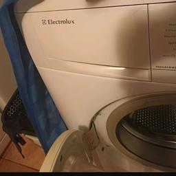 Waschmaschine günstig abzugeben , 
Ist nicht neu ist jedoch noch gut zu gebrauchen. 
Bleibt bei manchen Programmen hängen .