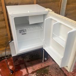 This NAIKO TABLE TOP FRIDGE WITH A SMALL FREEZER COMPONENT is in VERY GOOD CONDITION. It Could be Delivered at a Sensible Distance from Croydon CR0. For a Fair Fee of £15 + It could also be Delivered Much Faster and Safer than Fast Track!
This is a BARGAIN.
ANY OFFERS ON THIS ARE MOST WELCOME.

DIMENSIONS APPROX:
H: 65cm
W: 46cm
D: 45cm