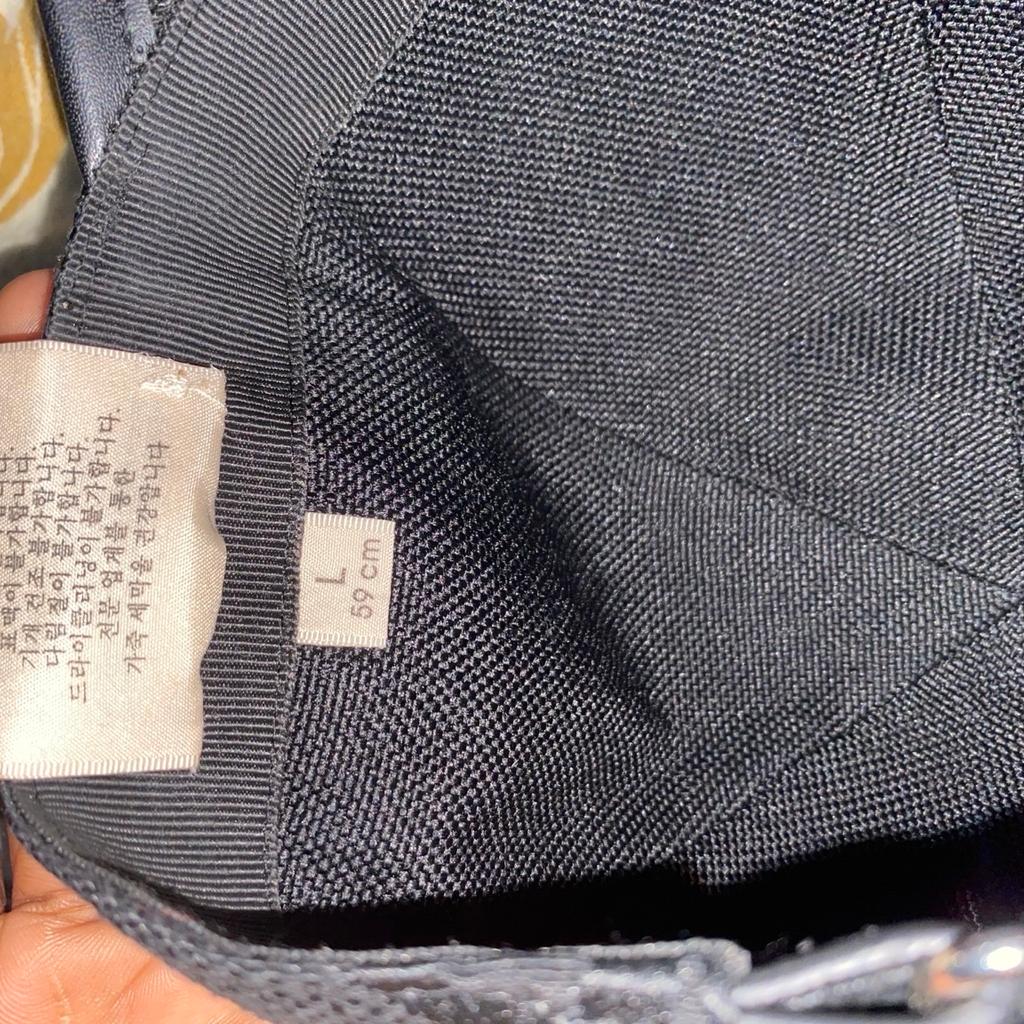 Verkaufe hier meine Gucci Jumbo cap da ich kein gebrauch mehr für die habe. ORIGINAL!
Ohne OVP und Rechnung.