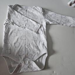 Cute long sleeved baby vest with bear pattern.
Worn but outgrown