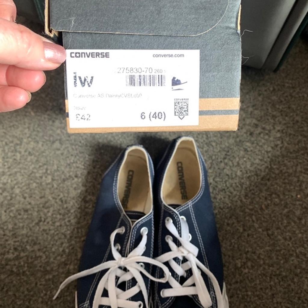 SIZE 6 PAIR OF LADIES GENUINE CONVERSE NAVY LACE UP PUMPS HARDLY WORN COST £42