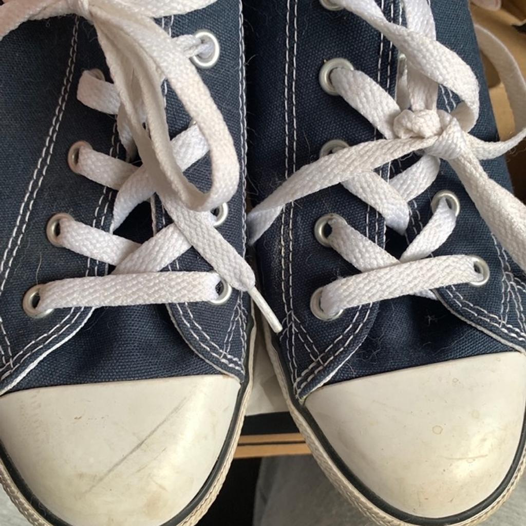 SIZE 6 PAIR OF LADIES GENUINE CONVERSE NAVY LACE UP PUMPS HARDLY WORN COST £42