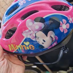 Wir verkaufen ein gebrauchtes kinder fahrrad für Mädchen ab 3 Jahren mit Helm von minny mouse für 35 Euro