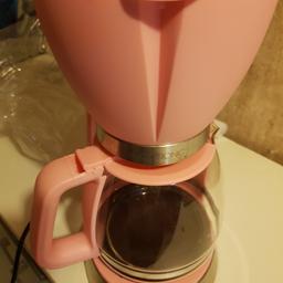 Kaffeemaschine in rosa. Mit Ovp. Ca 2 Monate in Gebrauch.1000 Watt. Von Clatronic. Voll funktionsfähig. Guter Zustand. Versand und Abholung möglich