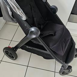 Mothercare Amble stroller
lightweight
Grey and black sun hood and raincover which fits into a compacted zipped pocket underneath.
a few scratches but overall good condition. no rips or tears.
seat belt working and swivel wheels.
lightweight and easy to fold down.
will be cleaned before collection.
collection pontefract