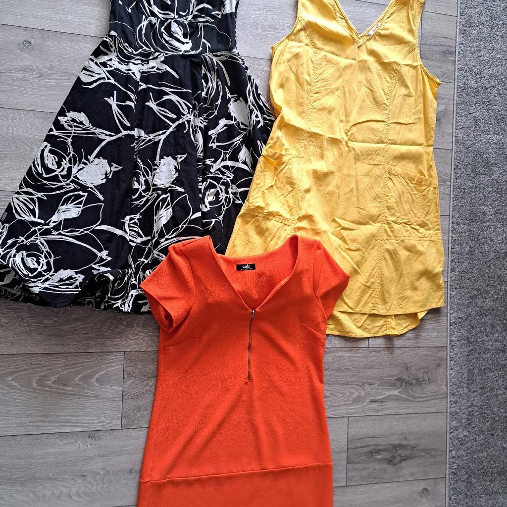 Ladies size 10 clothes bundle.

Mostly branded Wallis items.

1 x Maxi dress
1 x Green floral knee length dress
1 x Black vest top
1 x Floral knee length dress
1 x Yellow flower dress
1 x Yellow Cardigan
1 x Black and white dress
1 x Yellow dress
1 x orange dress
1 x White Cardigan
1 x aztec Cardigan
1 x Grey fluffy Cardigan
1 x Black jumper
1 x Pink sweat jumper
1 x White dress
1 x animal print dress
1 x Blue flow summer top.

All In good used condition.

From a smoke and pet free home

£15