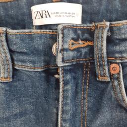 Verkaufe ungetragene Jeans von Zara, 98% Baumwolle und 2% Elasthan, bei 40 Grad waschbar, Maschinenwäsche, bei Fragen einfach melden,