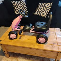 like new no original boxing 
only sat on indoors
never ridden outside 
please note this is not a big go kart for junior children 
this go kart is for toddlers 2 yrs+