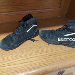 Kart oder Motorcross Kinde Schuhe von Sparco. 4 x getragen..
renn- zertifiziert ..