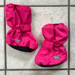 Biete neuwertige Baby Schneeschuhe der Marke Sterntaler, Gr.21-22 (18-24 Mon.), leider ist auf rechtem Schuh dunkler Fleck (s. Foto)

>> Versand möglich