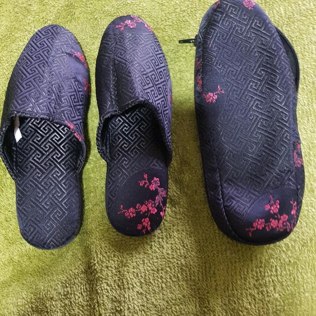 hi all
for sale , Chinese slippers uk 4
come in a carry case .
made by m&s

worn once , slippers, near new , made by m&s