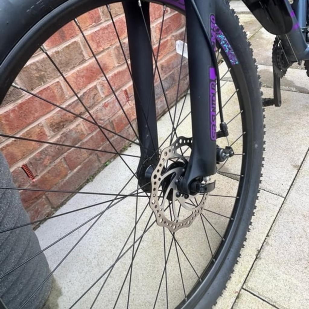 Purple Carrera Vengeance 27.5

Hardly used in excellent condition like new.

Includes mud guards and bottle holder

Can drop off if local.

OFFERS WELCOME *****